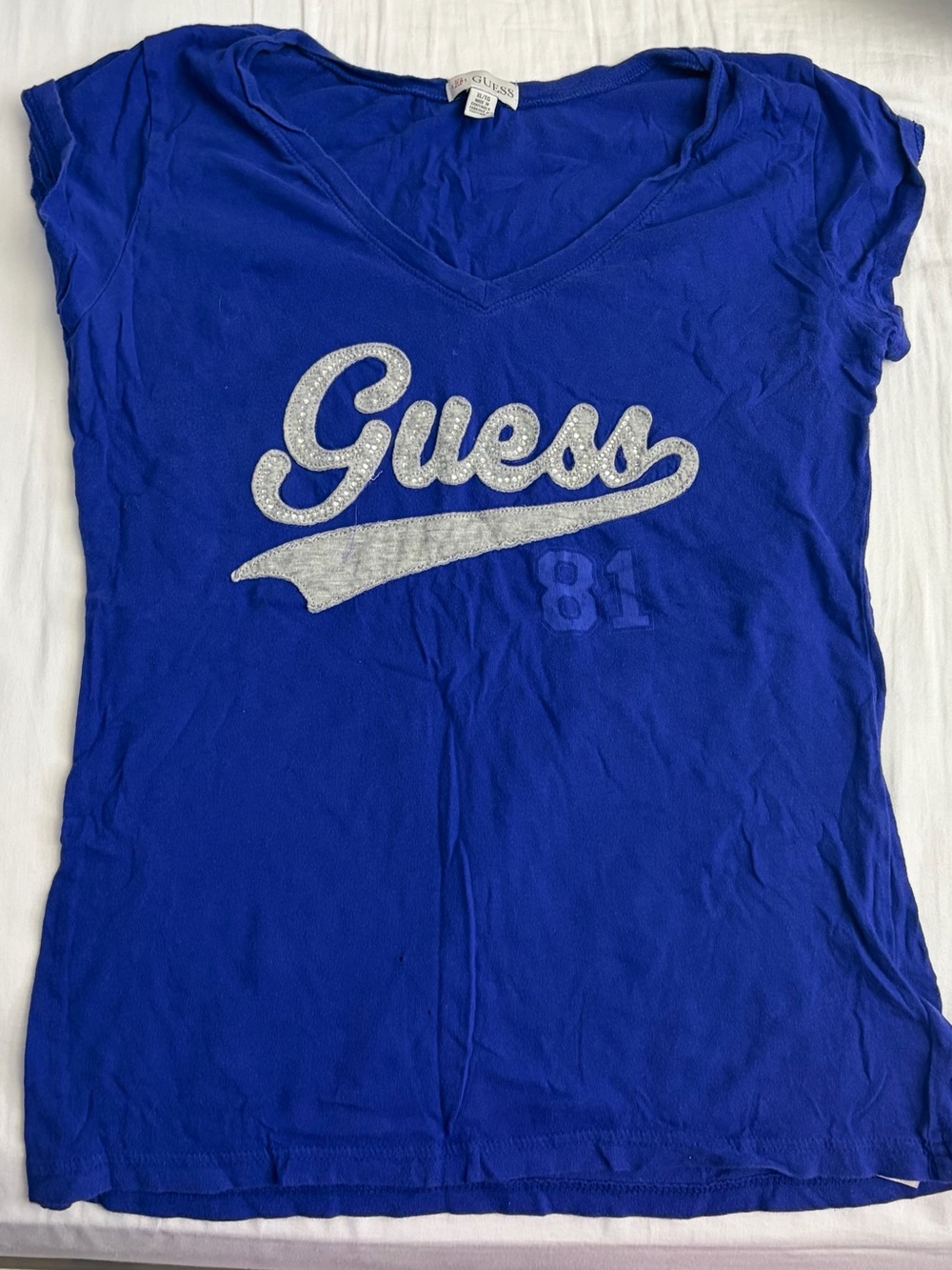 GUESS V-Neck Tee